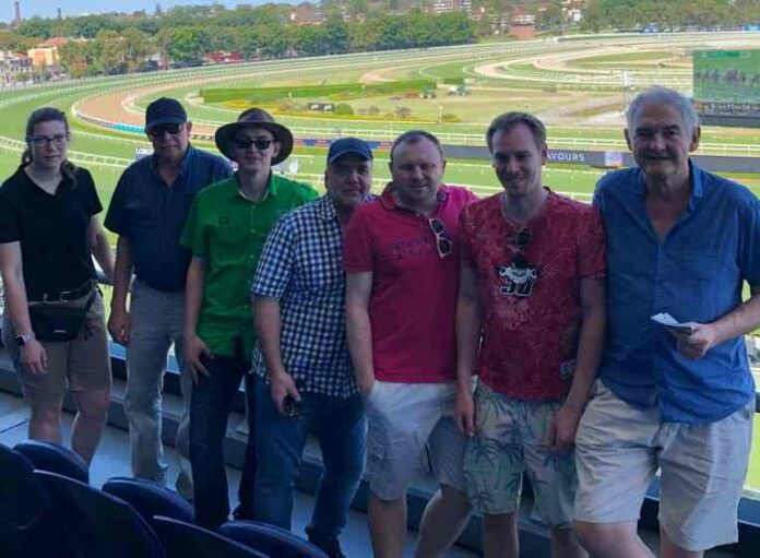 Hubertus Diers (re) mit Reisegruppe in Randwick Hubertus Diers (re) mit Reisegruppe in Randwick