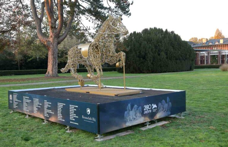 Das leuchtende Galopp-Pferd in Magdeburg