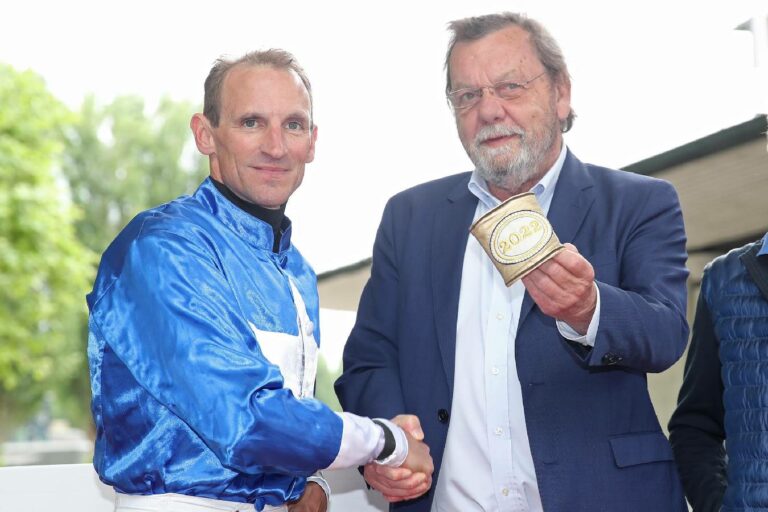 Am Samstag bekam Starke die Goldene Armbinde