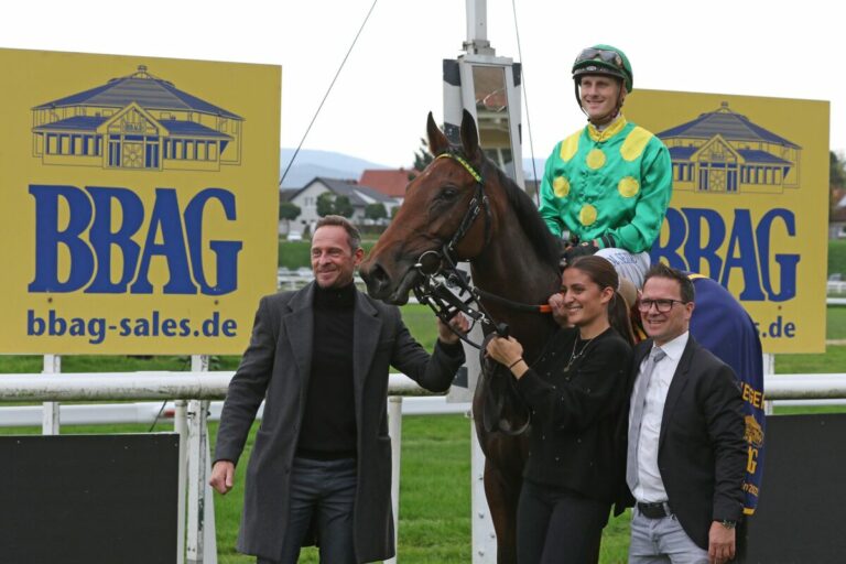 Sport-Welt TV Serie Derby-Hoffnungen – Teil II Andreas Suborics Sport-Welt TV Serie Derby-Hoffnungen – Teil II Andreas Suborics