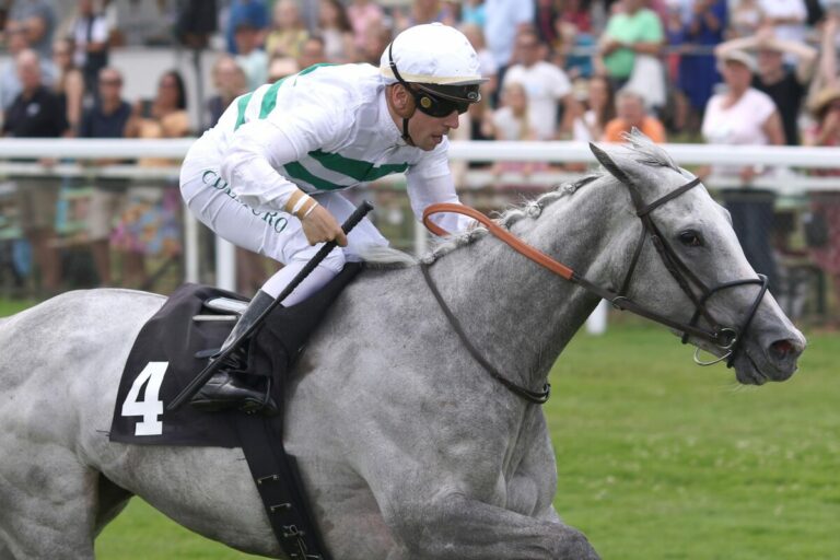 Alpenblume siegt unter Cristian Demuro im Sparkasse Holstein-Cup