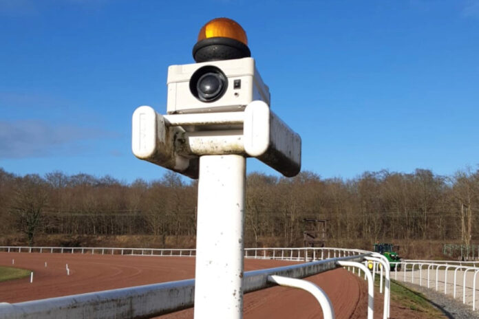 Installiertes „Safe Sonic“-System in Belgien Foto: Deutscher Galopp