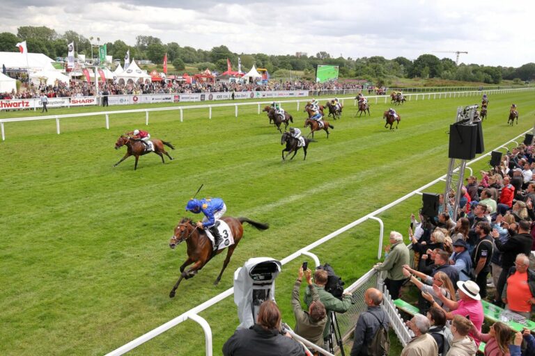 Fantastic Moon siegt unter Rene Piechulek im IDEE 154. Deutsches Derby