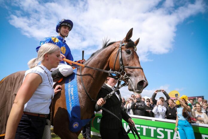 Fantastic Moon kehrt als Derbysieger zurück in den Absattelring