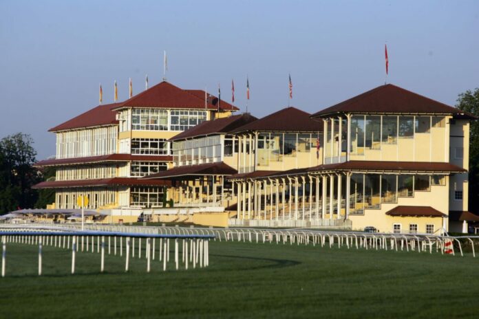 Die Tribünen in Iffezheim