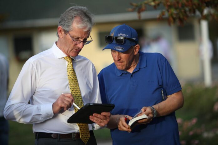 Lars-Wilhelm Baumgarten (re.) bei der BBAG-Auktion Lars-Wilhelm Baumgarten (re.) bei der BBAG-Auktion