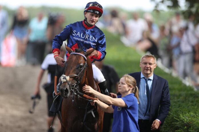 Only the Brave mit seinem Besitzer Eckhard Sauren (re.)