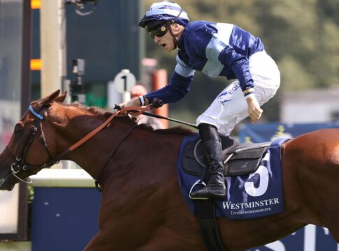 Simca Mille siegt unter Alexis Pouchin im Westminster 133. Großer Preis von Berlin