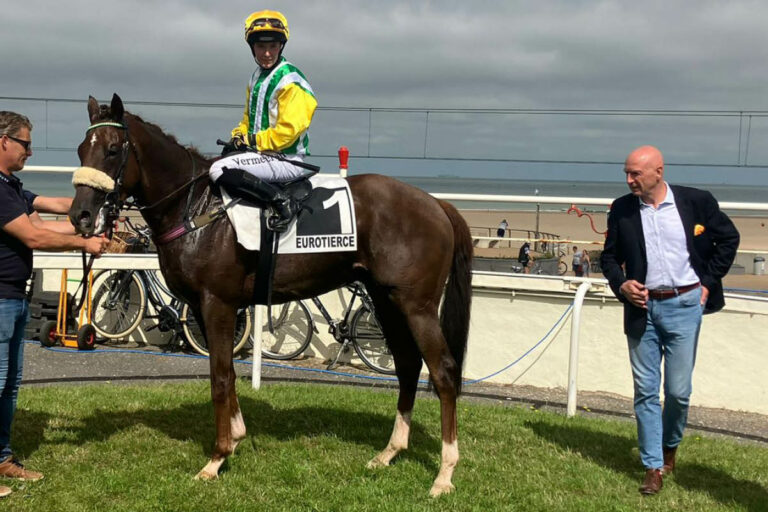 Trooper mit Christian von der Recke (re.) nach dem Sieg in Ostende Foto: Göbel