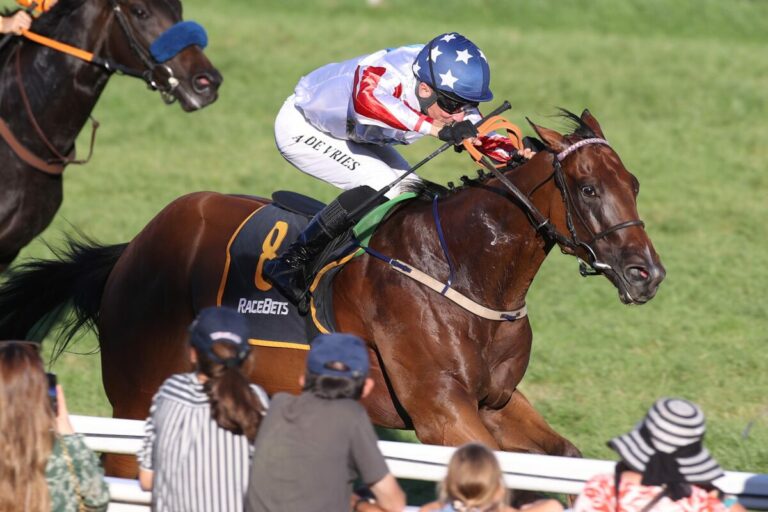 De Vries jubelt für John Smith – Taycan überlegen über 1200 Meter