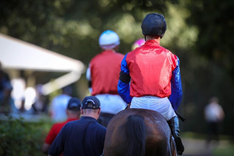 Auch in Köln: Jockeys tragen Trauerflor in Erinnerung an Filip Minarik