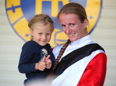 Melina Ehm mit Tochter