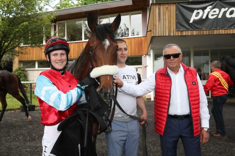 Hickst über seinen Jockey Michal Abik: „Macht auch nicht jeder!“
