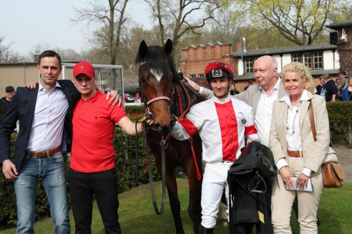 Alleno siegt unter Sibylle Vogt im Sauren Dachfonds Preis (ex Gerling-Preis)