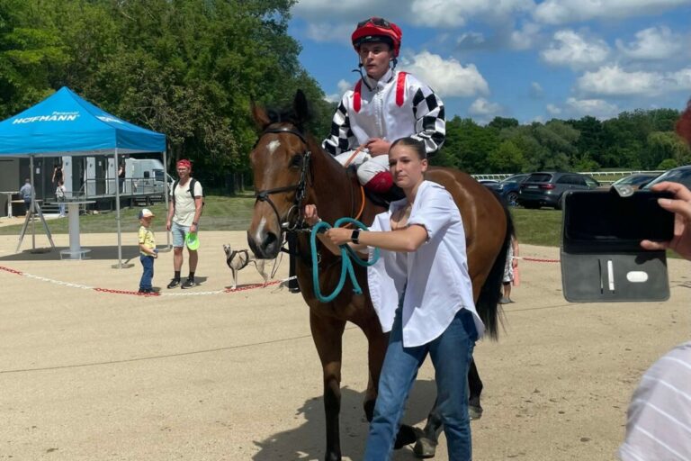 Tschechischer Einlauf im zweiten Rennen – Roman lässt Letsgo los