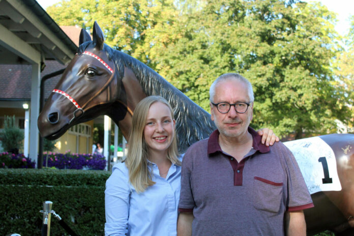 Andre Biessey mit Tochter Sarah in Iffezheim Foto: Sorge