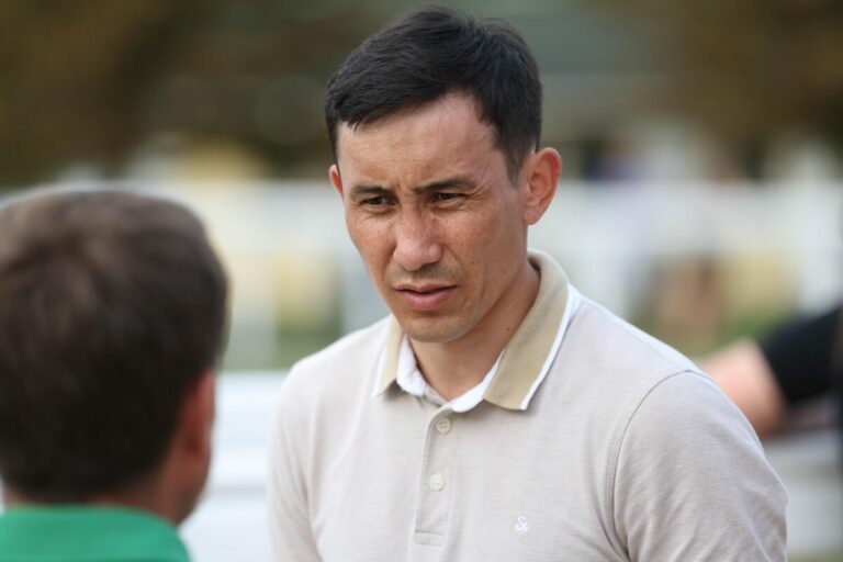 Vierfacher Champion-Jockey Bauyrzhan Murzabayev erfolgreich operiert Vierfacher Champion-Jockey Bauyrzhan Murzabayev erfolgreich operiert