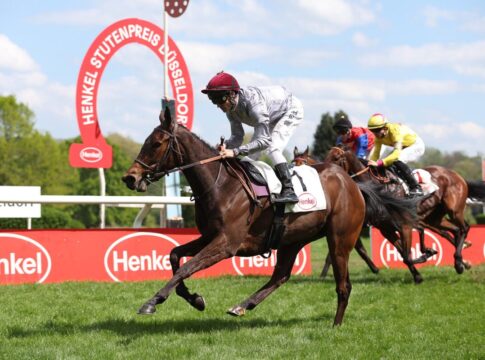 D'ores Et Deja siegt unter Rene Piechulek im Henkel-Stutenpreis - Listenrennen