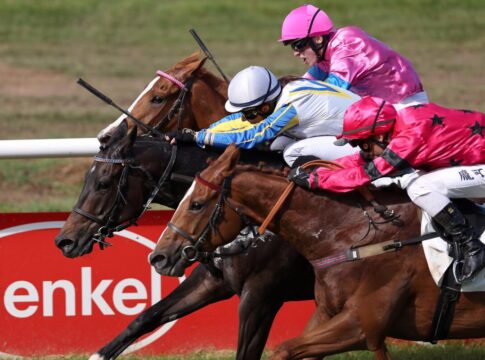 Arika siegt unter Anna van den Troost