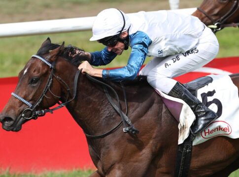 Lady Ilze siegt unter Adrie de Vries in den Horn und Company - 105. German 1000 Guineas, Gr.2