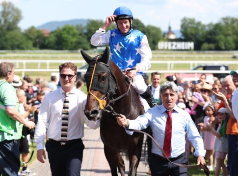 Juwelier siegt unter Adrie de Vries im Japan Racing Association Derby-Trial