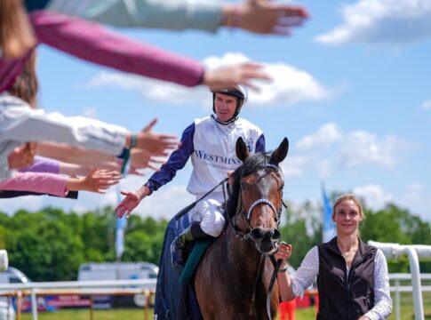 Lady Charlotte siegt unter Adrie de Vries im Großer Preis der Burckhardt-Gruppe - Preis der Neuen Bult - Listenrennen