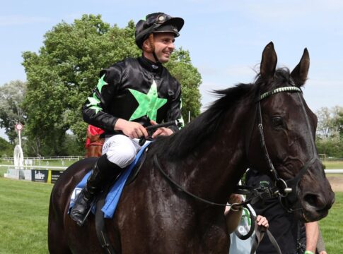 Little Sam siegt unter Kevin Braye