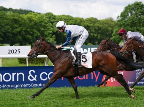 Lady Ilze siegt unter Adrie de Vries in den Horn und Company - 105. German 1000 Guineas, Gr.2