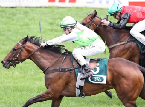 Pippas Girl siegt unter Maike Riehl