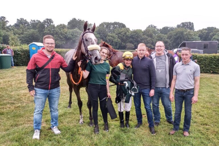 Emotion sichert sich den verdienten Sieg – Richter-Stute in Leipzig voraus