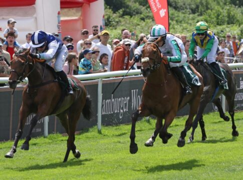 Sword Heart (li.) siegt