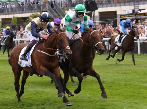 Hochknig siegt unter Nina Baltromei im IDEE 156. Deutsches Derby, Gr.1