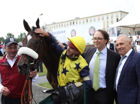 Nyra siegt unter Thore Hammer-Hansen im Best Place Immobilien Hamburger Stuten-Preis, Gr.3