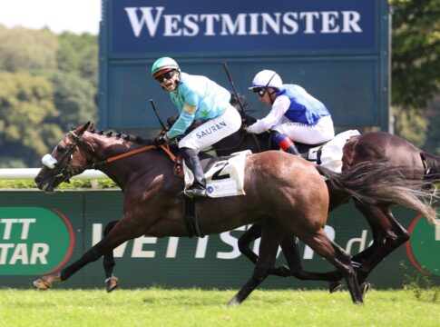 Nachgenannter Padre Palou kämpft Ami De Vega nieder Padre Palou siegt unter Thore Hammer-Hansen im Fürstenberg-Rennen, Gr.3