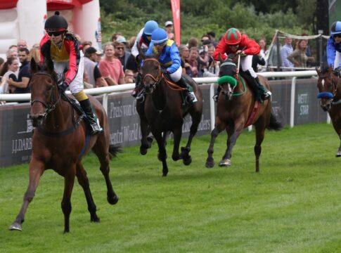 Rose of England siegt