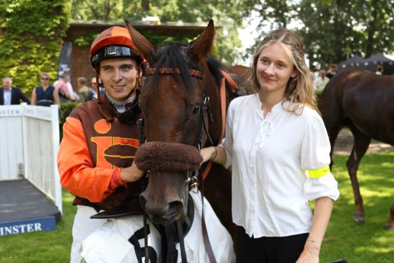 Koffi Kick verteidigt Titel gegen „Tiffany-Stallgefährtin“