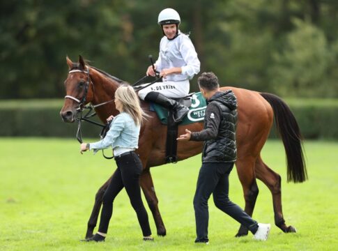 Karisoke siegt unter Adrie de Vries