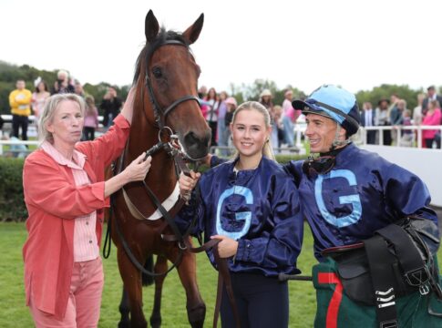 Rose Of England siegt unter Michael Cadeddu