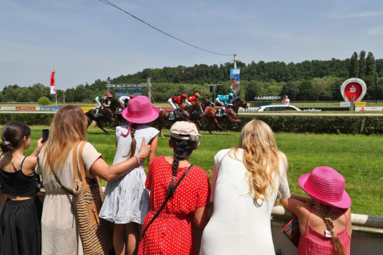 Saarbrücken lädt zum späten Saisonauftakt und Feiertags-Renntag