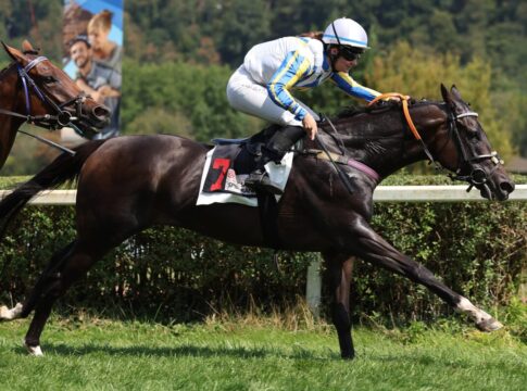 Arika siegt unter Anna van den Troost