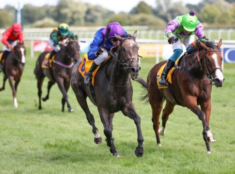 Rue Michel Ange (links) siegt