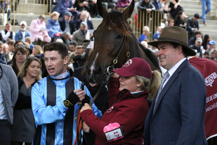 Asfoora nach dem Sieg in Paris Foto: Hemke