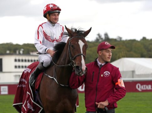 Barnavara siegt unter Shane Foley im Prix de l'Opera Longines