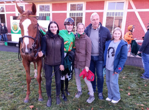Munro mit Team nach dem Sieg im Steherausgleich