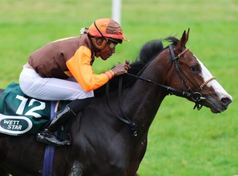 Royal Ito siegt unter Eduardo Pedroza