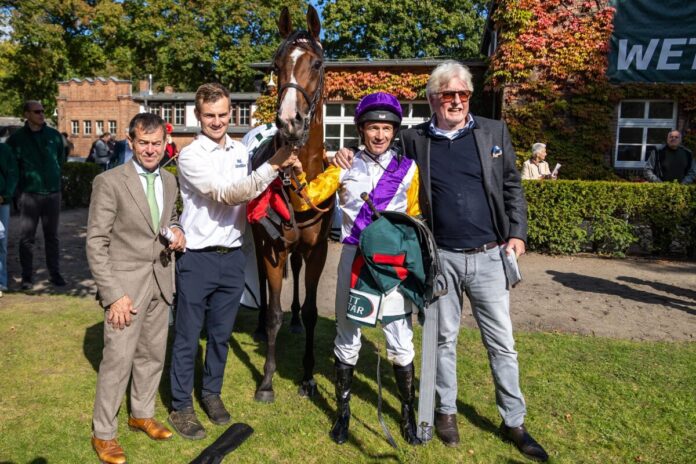 Helmut von Finck (re.) mit Santagada