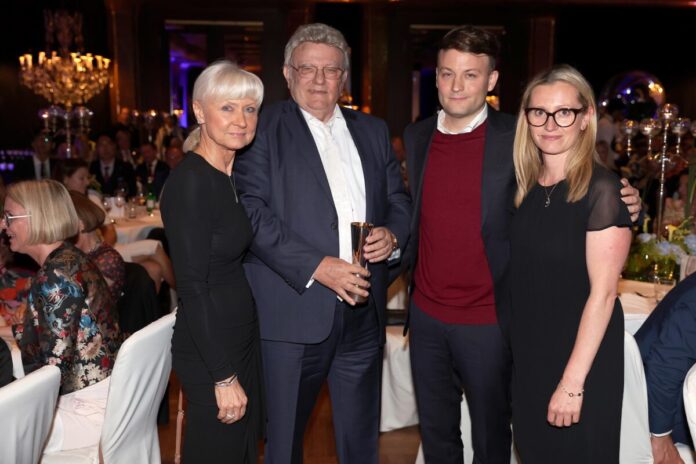 Michaela, Bruno und Holger Faust mit Nastasja Volz-Degel vom Gestüt Ohlerweiherof