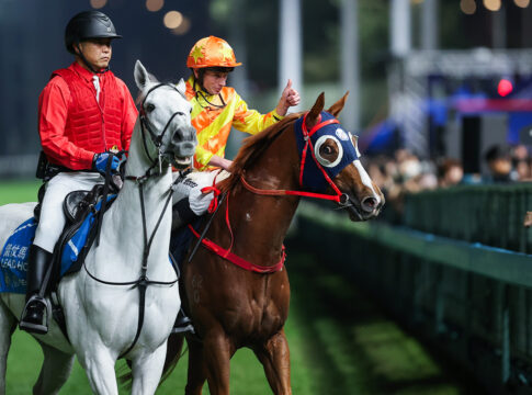 Ryan Moore nach dem Sieg auf Triumphant More Foto: hkjc.com