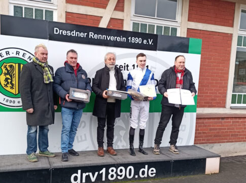 Siegerehrung nach dem Erfolg von Asker