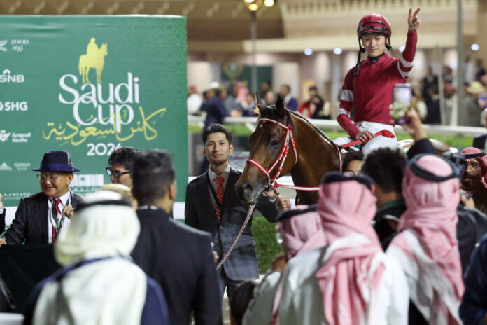 Forever Young nach dem Sieg im Saudi Cup Foto: Sorge Forever Young nach dem Sieg im Saudi Cup Foto: Sorge
